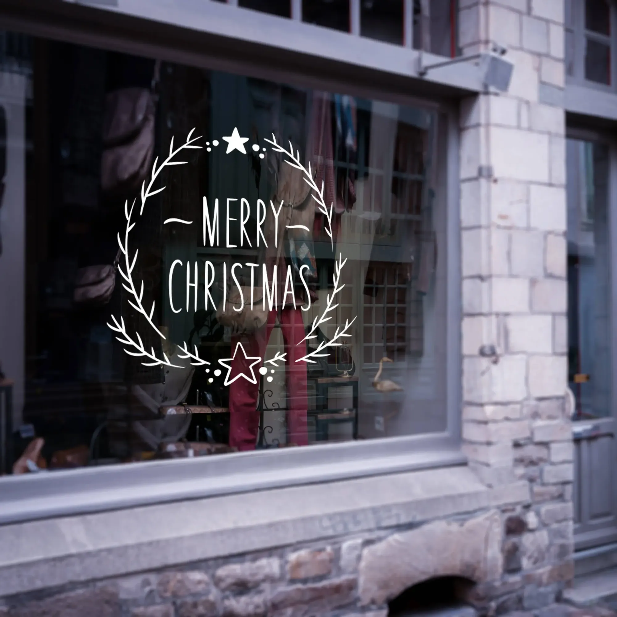 Décorer votre vitrine pour Noël avec une vitrophanie personnalisée pour commerces à Strasbourg et en Alsace